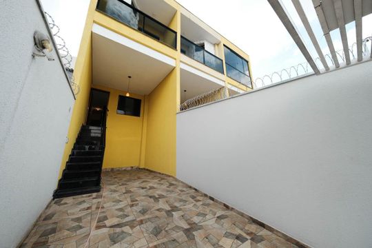 Garagem de casa à venda com 3 quartos, 100m² em Jardim Eliane, São Paulo