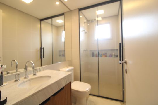 Banheiro de apartamento à venda com 2 quartos, 68m² em Vila Emir, São Paulo