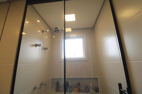 Banheiro de apartamento à venda com 2 quartos, 68m² em Vila Emir, São Paulo