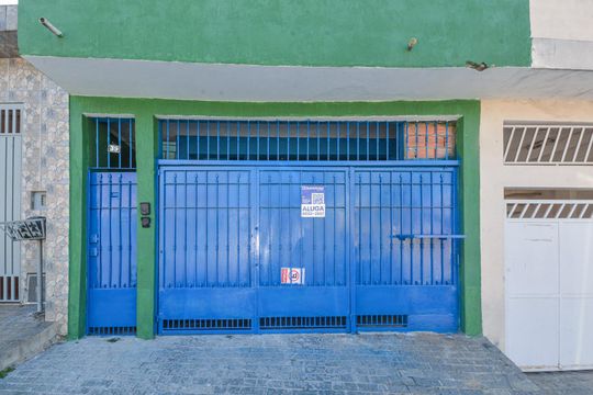 Fachada de casa para alugar com 1 quarto, 52m² em Jardim Rosa Maria, São Paulo