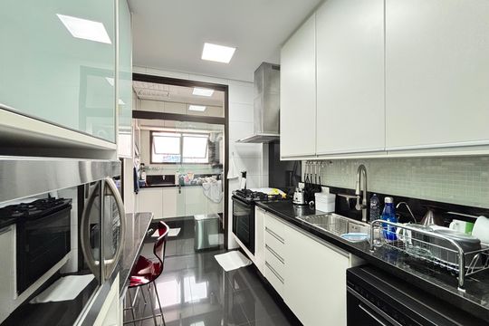 Cozinha de apartamento à venda com 3 quartos, 215m² em Moema, São Paulo