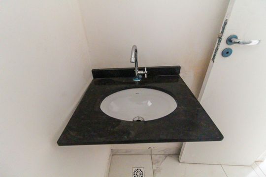 Banheiro de apartamento para alugar com 2 quartos, 56m² em Cidade Líder, São Paulo