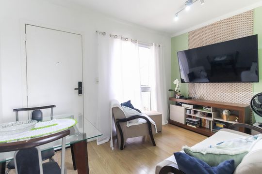Sala de apartamento à venda com 2 quartos, 42m² em Vila Carmosina, São Paulo