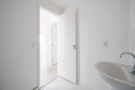 Banheiro de apartamento à venda com 2 quartos, 51m² em Jardim Maringa, São Paulo