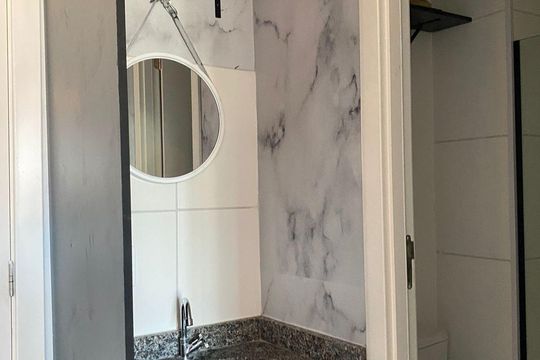 Banheiro de apartamento para alugar com 2 quartos, 47m² em Santo Cristo, Rio de Janeiro