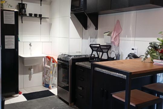 Cozinha de apartamento para alugar com 2 quartos, 47m² em Santo Cristo, Rio de Janeiro