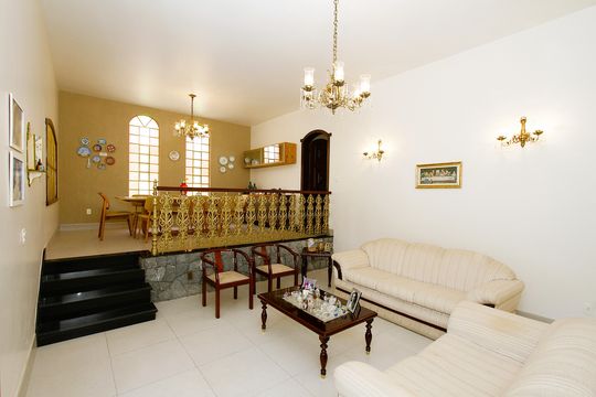 Casa à venda com 3 quartos, 321m² em Barreiro, Belo Horizonte