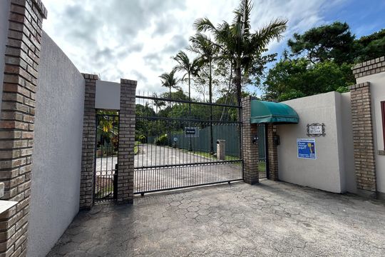 Fachada de casa de condomínio para alugar com 2 quartos, 120m² em Barra da Lagoa, Florianópolis