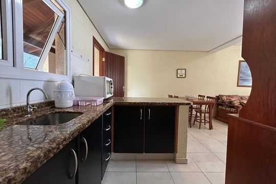 Cozinha de casa de condomínio para alugar com 2 quartos, 120m² em Barra da Lagoa, Florianópolis