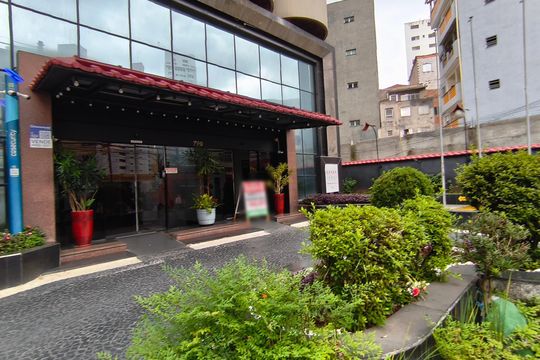 Fachada + Plaquinha de apartamento à venda com 1 quarto, 37m² em Liberdade, São Paulo