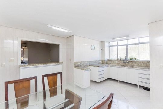 Cozinha  de apartamento à venda com 2 quartos, 179m² em Teresópolis, Porto Alegre