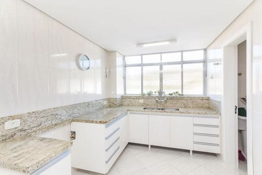 Cozinha  de apartamento à venda com 2 quartos, 179m² em Teresópolis, Porto Alegre