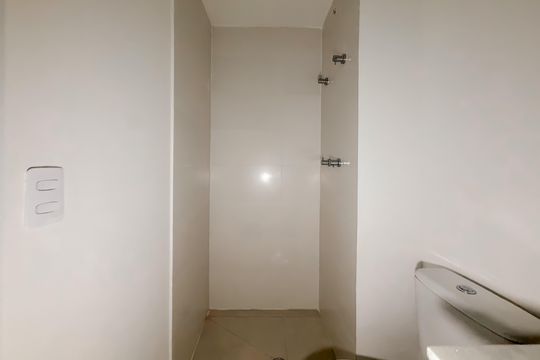 Banheiro de kitnet/studio à venda com 1 quarto, 24m² em Chácara Klabin, São Paulo