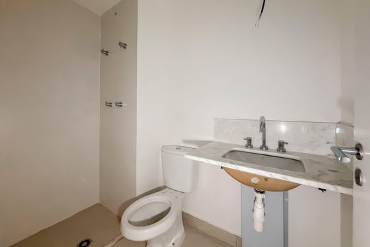 Banheiro de kitnet/studio à venda com 1 quarto, 24m² em Chácara Klabin, São Paulo
