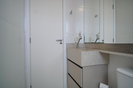 Banheiro da Suíte de apartamento à venda com 3 quartos, 60m² em Condomínio Terrabela, Porto Alegre