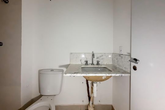 Banheiro de kitnet/studio à venda com 1 quarto, 24m² em Chácara Klabin, São Paulo