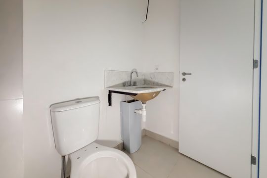 Banheiro de kitnet/studio à venda com 1 quarto, 24m² em Chácara Klabin, São Paulo