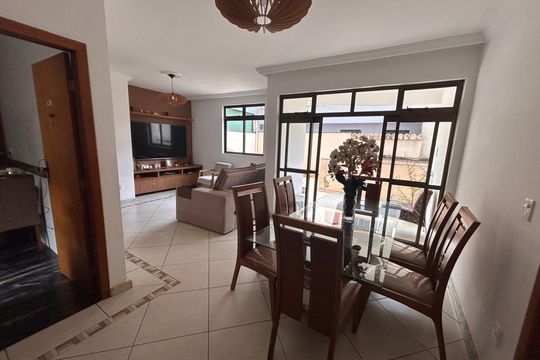 Apartamento para alugar com 4 quartos, 220m² em Nova Floresta, Belo Horizonte