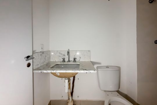 Banheiro de kitnet/studio à venda com 1 quarto, 24m² em Chácara Klabin, São Paulo