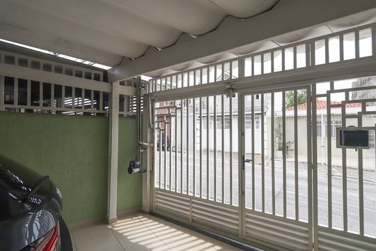 Garagem de casa à venda com 3 quartos, 120m² em Parada Inglesa, São Paulo