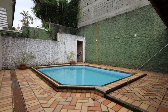 Piscina de casa à venda com 3 quartos, 260m² em Vila Sonia, São Paulo
