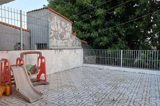 Área externa de casa à venda com 2 quartos, 150m² em Vila Liviero, São Paulo