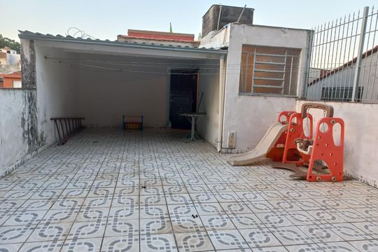 Área externa de casa à venda com 2 quartos, 150m² em Vila Liviero, São Paulo
