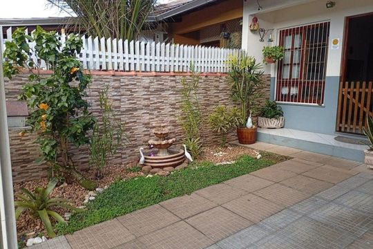 Área Externa  de casa à venda com 2 quartos, 50m² em Olaria, Canoas