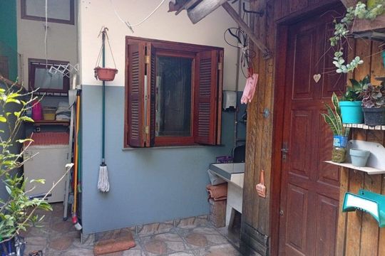 Área Externa  de casa à venda com 2 quartos, 50m² em Olaria, Canoas