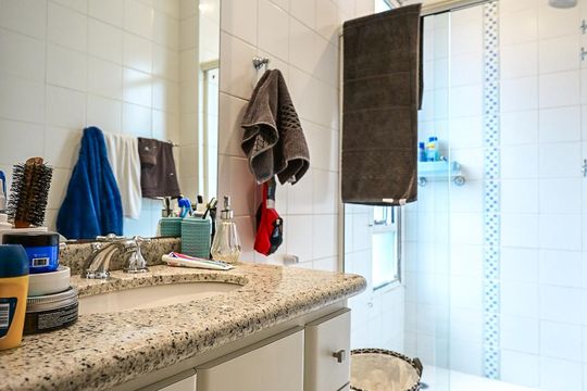 Banheiro Suíte 2 de apartamento à venda com 4 quartos, 210m² em Morumbi, São Paulo