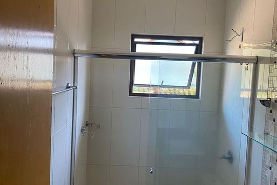 Banheiro de apartamento à venda com 2 quartos, 80m² em Rincão, Novo Hamburgo