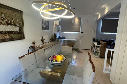 Sala de casa de condomínio à venda com 3 quartos, 80m² em Fazenda Santa Cândida, Campinas
