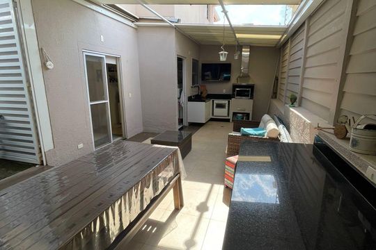 Área externa de casa de condomínio à venda com 3 quartos, 80m² em Fazenda Santa Cândida, Campinas