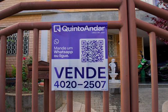 Placa QuintoAndar de casa para alugar com 8 quartos, 568m² em Calafate, Belo Horizonte