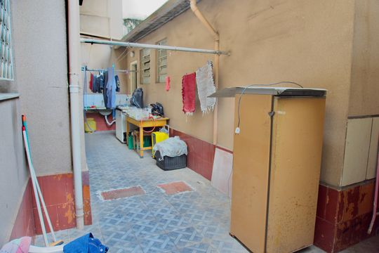 Área dos Fundos de casa para alugar com 8 quartos, 568m² em Calafate, Belo Horizonte