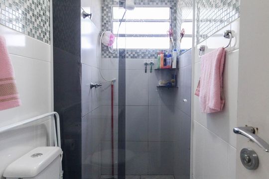 Banheiro de apartamento à venda com 2 quartos, 49m² em Itaquera, São Paulo