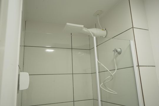 Banheiro social de apartamento para alugar com 2 quartos, 39m² em Vila Carrão, São Paulo