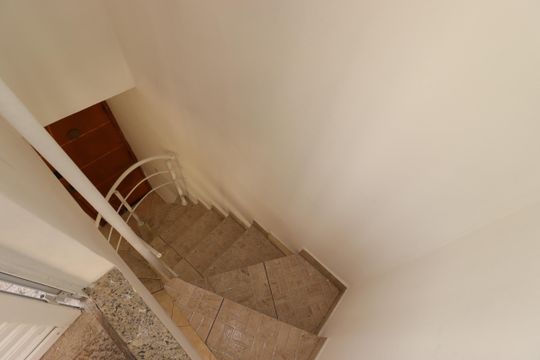 Escada de apartamento à venda com 2 quartos, 78m² em Vila Progresso, Santo André