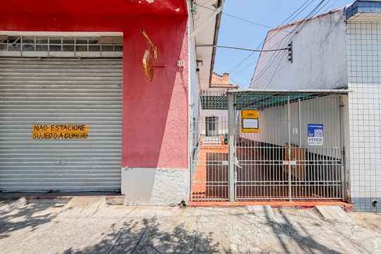 Fachada + Plaquinha de casa à venda com 3 quartos, 300m² em Vila Dom Pedro I, São Paulo
