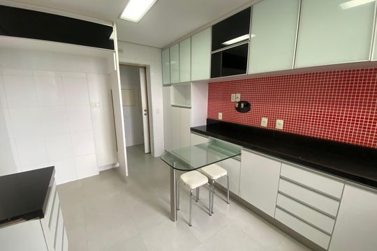 Cozinha de apartamento à venda com 4 quartos, 245m² em Brooklin, São Paulo