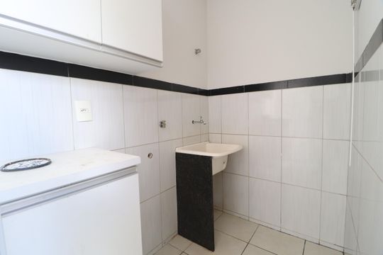 Área de Serviço de casa de condomínio para alugar com 3 quartos, 210m² em Jardim Holanda, Uberlândia