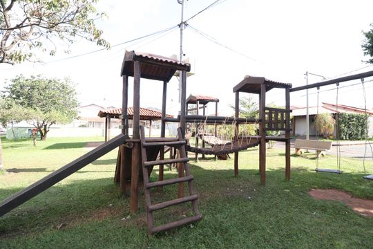 Área comum - Playground de casa de condomínio para alugar com 3 quartos, 210m² em Jardim Holanda, Uberlândia