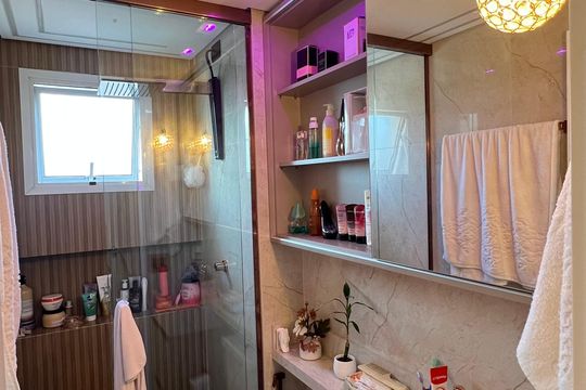 Banheiro de apartamento à venda com 2 quartos, 59m² em Centro, Diadema