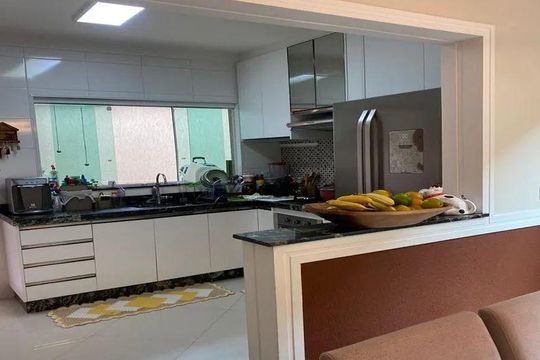 Casa à venda com 3 quartos, 210m² em Parque Sao Domingos, São Paulo