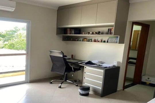 Casa à venda com 3 quartos, 210m² em Parque Sao Domingos, São Paulo
