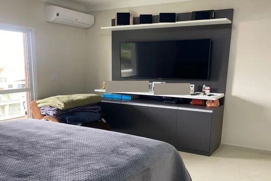 Casa à venda com 3 quartos, 210m² em Parque Sao Domingos, São Paulo