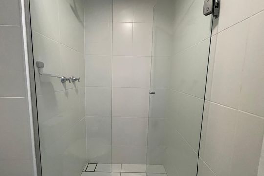Banheiro de apartamento para alugar com 1 quarto, 46m² em Vila Sonia, São Paulo