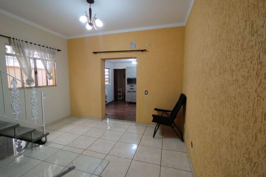 Casa à venda com 4 quartos, 217m² em Jardim Santo Elias, São Paulo