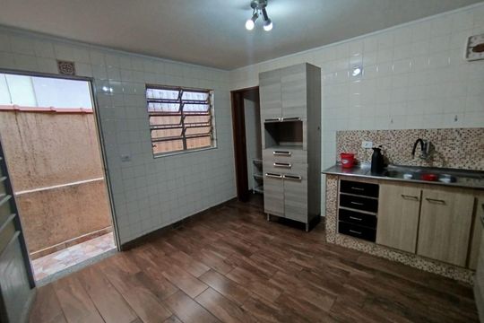 Casa à venda com 4 quartos, 217m² em Jardim Santo Elias, São Paulo