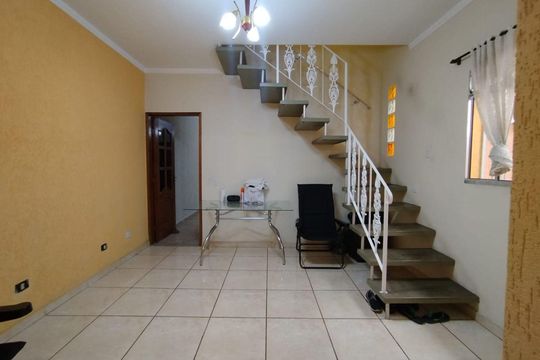 Casa à venda com 4 quartos, 217m² em Jardim Santo Elias, São Paulo